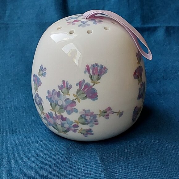 Vintage ceramic potpourri holder pomander white with purple flowers 1970s Japan - Picture 1 of 7